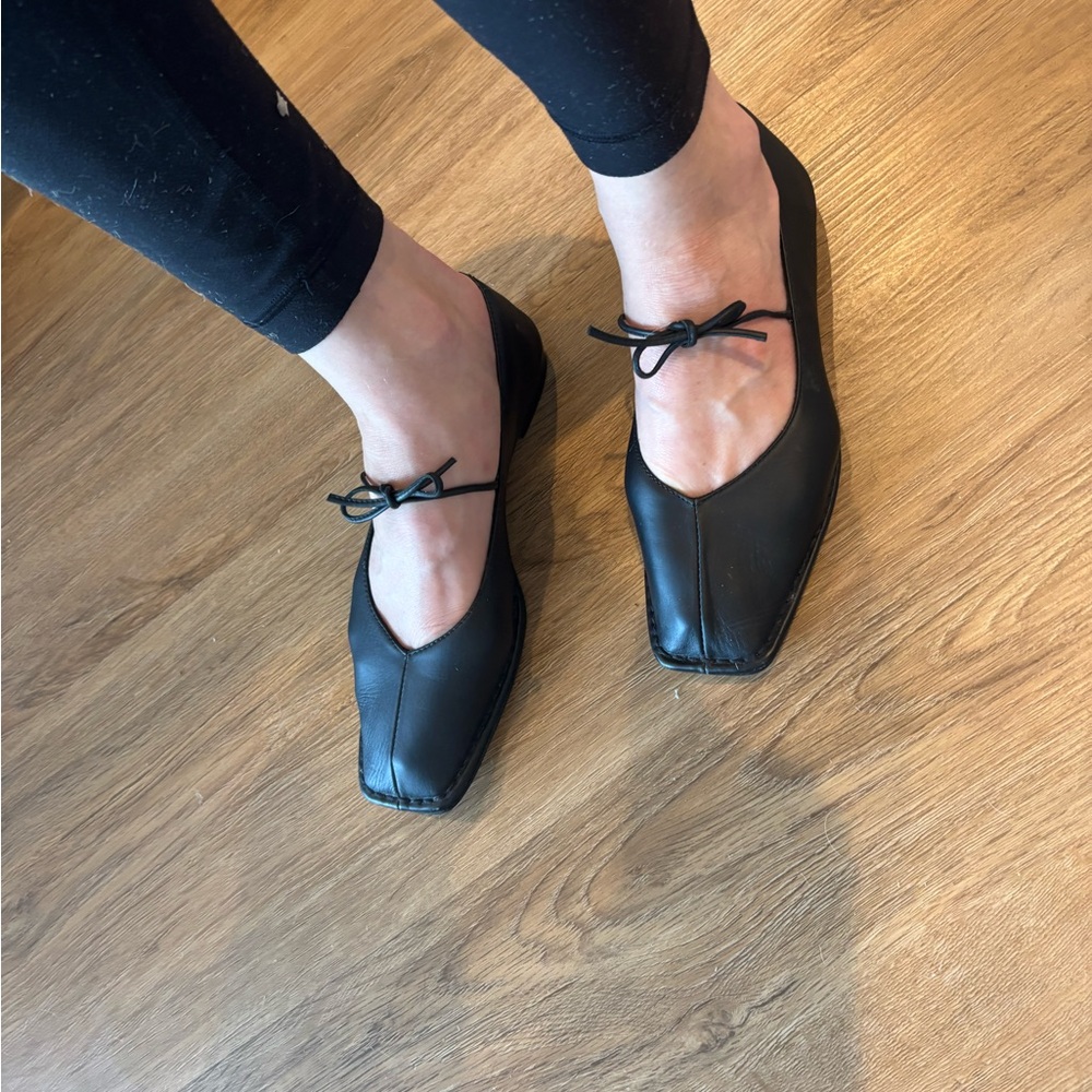 ALOHAS Black Leather Flats with Bow Detail